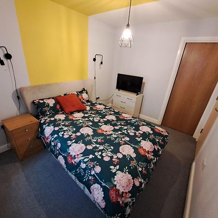 Private And Comfortable Room In Cosy Home Nottingham Esterno foto
