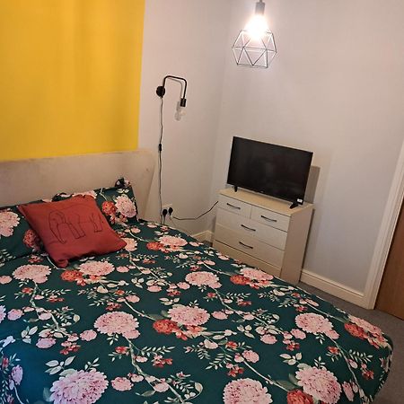 Private And Comfortable Room In Cosy Home Nottingham Esterno foto
